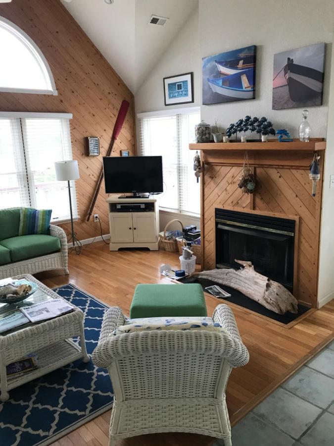 Pet-Friendly Coastal Retreat with Pool and Fireplace Nags Head Exterior photo