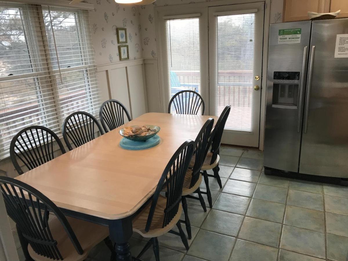 Pet-Friendly Coastal Retreat with Pool and Fireplace Nags Head Exterior photo
